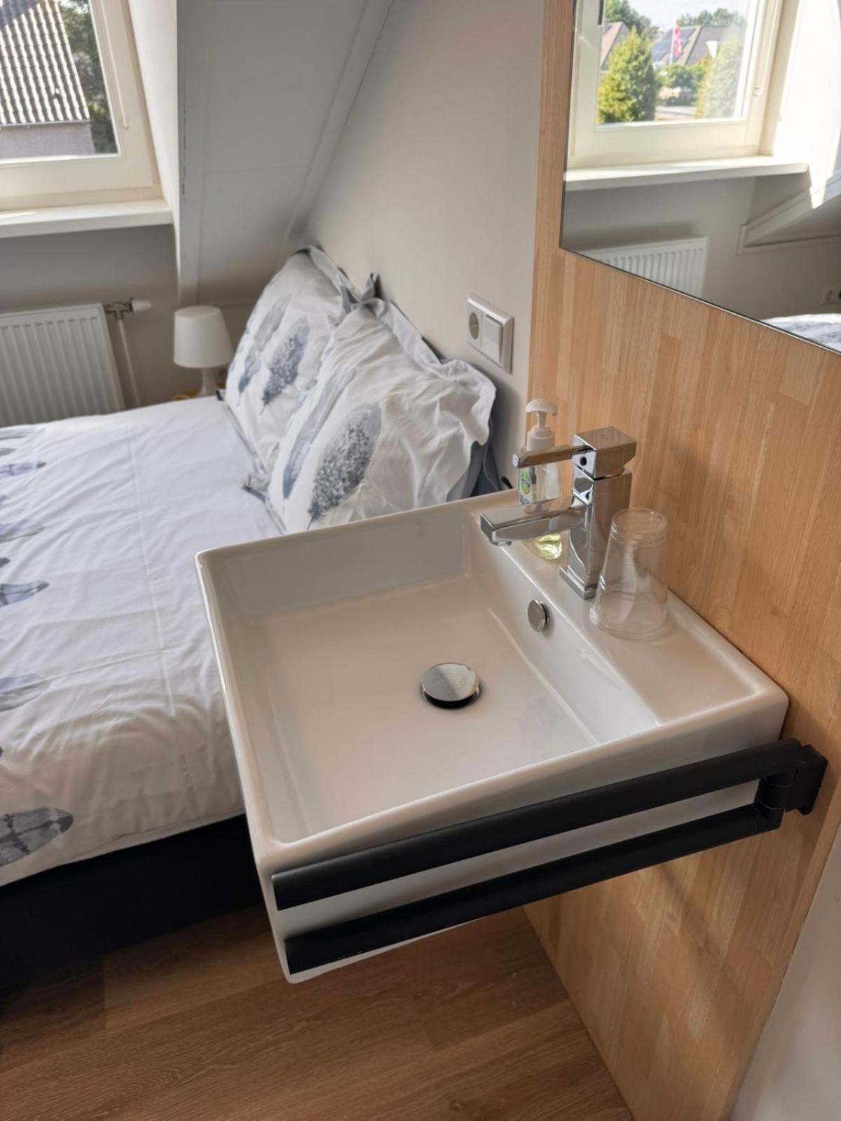 Eenpersoonskamer met Gedeelde Badkamer